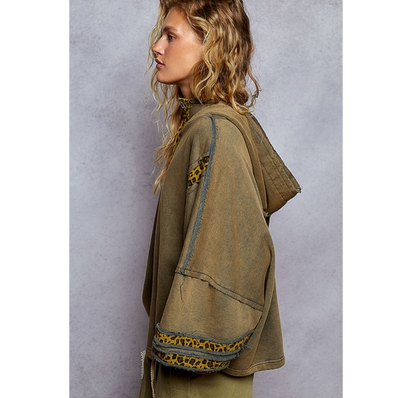 Animal Print Star Hooded Button Up Jacket - Picture 3 of 4